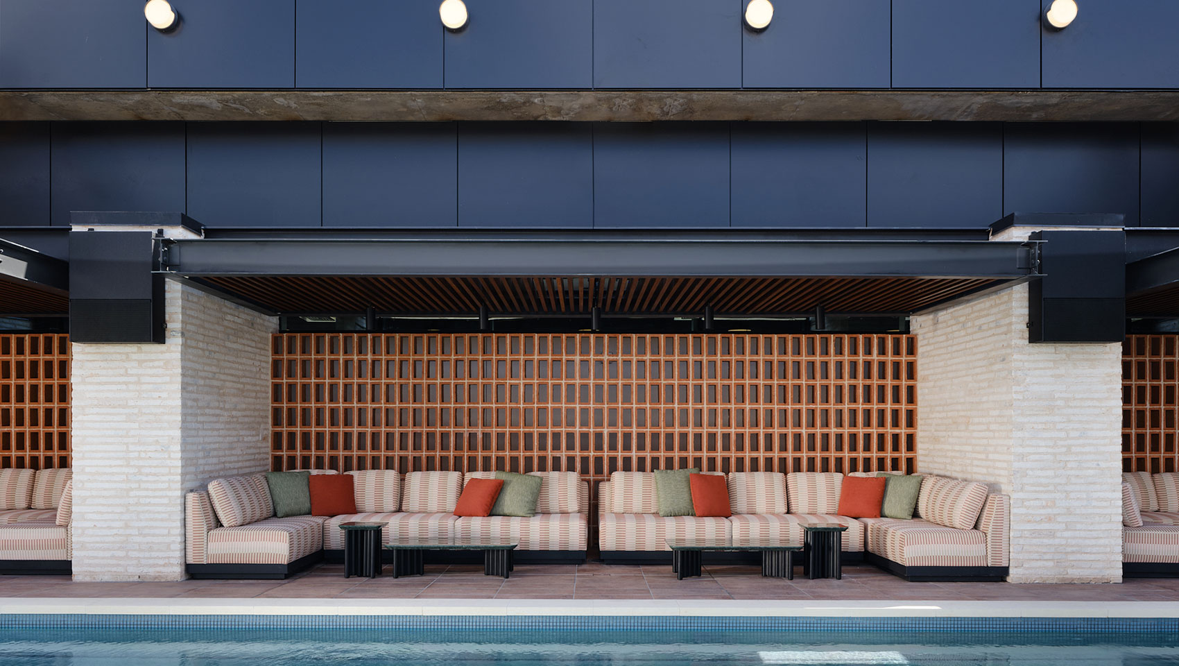 Kimpton santo pool bar